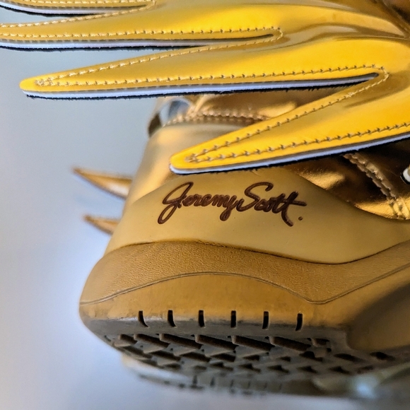 JEREMY SCOTT ADIDAS GOLD WINGS MENS SZ 5 / LADIES 7 - Picture 15 of 16
